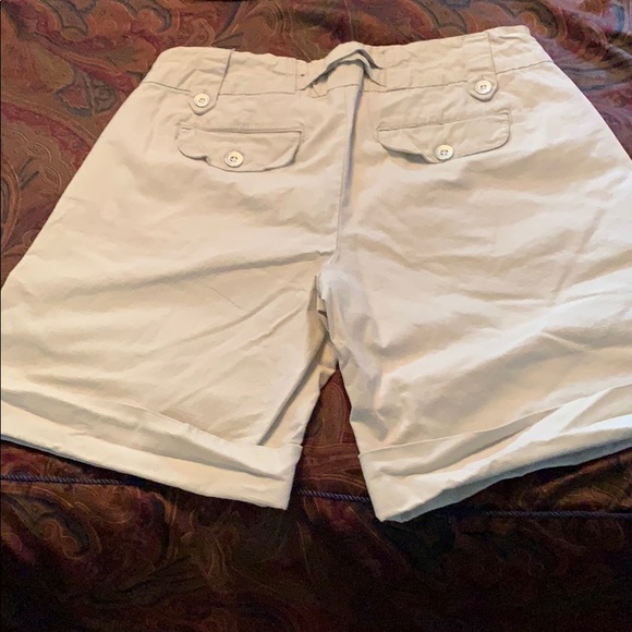 🔥3/$10 Jeanstar size 8 cuffed shorts cream - Picture 6 of 6